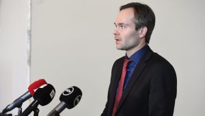 Inrikesminister Kai Mykkänen (Saml.) under presskonferensen den 15 januari. Kai Mykkänen.