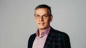 Janne Yli-äyhön potretti.