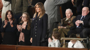 Presidentens fru Melania Trump följde med talet på läktaren Presidentens fru Melania Trump följde med talet på läktaren