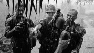 Philip Jones Griffithsin valokuvat Vietnamin sodasta toivat maailman tietoisuuteen sodan inhimilliset kärsimykset.