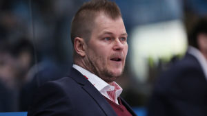 Ari-Pekka Pajuluomas Sport blev utanför slutspelet. Ari-Pekka Pajuluoma tränar Vasa Sport.