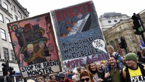 Trots det extrema engagemanget har de etablerade partierna svårt att driva en konkret linje i brexitfrågan. Protester mot brexit, London den 23 mars 2019.