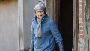 Premiärminister May lämnade söndagsgudstjänsten i Maidenhead, väster om London på söndagen 24.3. Premiärminister May lämnade söndagsgudstjänsten i Maidenhead, väster om London på söndagen 24.3.