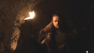 Ted skrek som ett barn när han var tvungen att returnera kläderna och facklan. Bild ur trailern för Game of Thrones-podden.