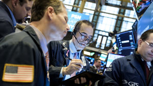 Aktiekurs indexet Dow Jones slog nya rekord på börsen i New York efter att handelsavtalet hade undertecknats. Börsen på Wall Street i New York har reagerat kraftigt negativt på de oroande handelsnyheterna från Washington