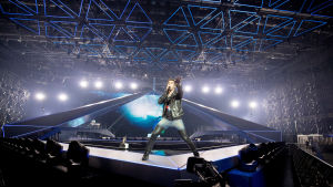 Sebastian Rejman harjoituksissa euroviisulavalla