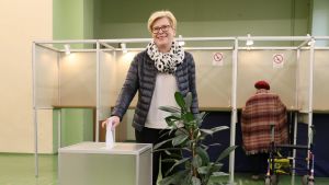 Ingrida Šimonytė röstade i en vallokal i Vilnius på söndagen. Ingrida Šimonytė röstade i en vallokal i Vilnius på söndagen.