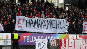 HIFK-fansen var kritiska efter att klubben fått en kinesisk ägare. HIFK-fansen protesterar.