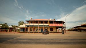 Hotel Coolgardie. Pieni hotelli aavikkomaisen tunnelman keskellä jossakin pikkukaupungissa Australiassa.