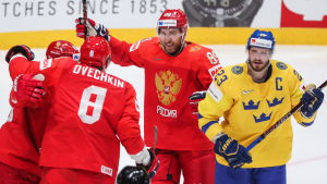 Sverige blev förnedrat av de ryska stjärnorna. Ryssland jublar efter ett mål i matchen mot Sverige.