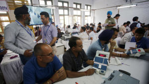 600 miljoner avgivna röster räknas med elektroniska maskiner över hela Indien 600 miljoner avgivna röster räknas med elektroniska maskiner över hela Indien