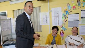 Leo Varadkar röstade i Dublin under fredagen. Irlands premiärminister Leo Varadkar röstar i EU-valet 2019.