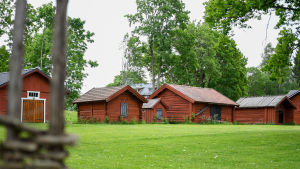 Den historiska rundturen går bland annat förbi Gammelgården. Gammelgården i Ingå