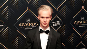 Elias Pettersson bästa nykomling i NHL. Elias Pettersson bästa nykomling i NHL.