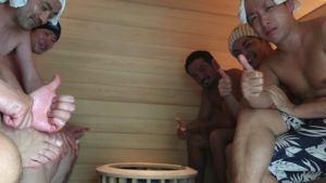 japanilaisia saunomassa