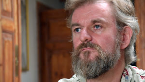 James Nixon hade svårt med den litauiska byråkratin då han flyttade dit från Storbritannien. – Det verkade inte finnas några rutiner för hur man ska gå till väga med invandrare, säger han. Den brittiska copywritern James Nixon som flyttat från London till Vilnius