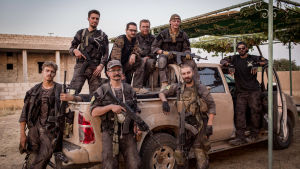 Tarina Syyrian Raqqan vapaaehtoisista taistelijoista, mukana myös kaksi suomalaista nuorta miestä.