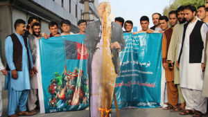 Afghanska demonstranter i Kandahar protesterar mot president Trumps uttalande nyligen om att han kunde vinna kriget i Afghanistan om han så vill Afghanska demonstranter i Kandahar protesterar mot president Trumps uttalande nyligen om att han kunde vinna kriget i Afghanistan om han så vill