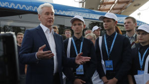 Moskvas borgmästare Sergei Sobyanin under pågående kampanjarbete i Moskva. Moskvas borgmästare Sergei Sobyanin under pågående kampanjarbete i Moskva.