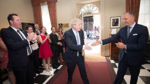 Valsegern har givit Boris Johnson friare händer med brexitlagstiftningen. Boris Johnson i aulan i Nr. 10 Downingstreet, premiärministerns residens.