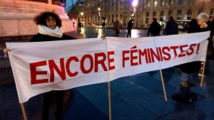 Titt som tätt ordnar olika feministrörelser protestaktioner mot machosamhället. Feminister protesterar mot machosamhället.