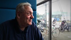 Matti Merivirta har jobbat på biblioteket i fängelset i Sörnäs i över femton år. Bibliotekarien Matti Merivirta.