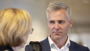 Anders Adlercreutz säger att det är viktigt att också lyssna på missnöjet som de rika uttrycker om den ekonomiska politiken. SFP:s riksdagsgrupps ordförande Anders Adlercreutz.