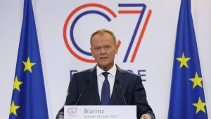 Europarådets ordförande Donald Tusk ser dystert på möjligheterna att G7 länderna kan enas i en rad kritiska frågor Donald Tusk talar på G7-mötet i Frankrike.