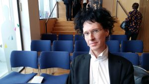 Sysky Räsänen från ICAHD Finland är upprörd över att Finland fortsätter exportera vapen till Turkiet. Syksy Räsänen, ICAHD Finland