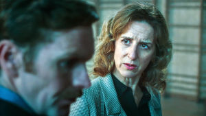 Oxford Mailin päätoimittaja Dorothea Frazil (Abigail Thaw). Nuori Morse -sarjasta nähdään kuudes tuotantokausi.