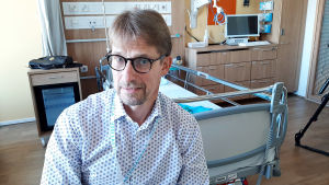 Nya barnsjukhusets direktör: Vi binder inte fast barn i sängen, om vården inte kräver det. Jari Petäjä