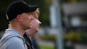 Dan Sandberg har nyligen tagit sitt spelande till en ny nivå. Toni Wistbacka (förgrunden) och Dan Sandberg ler.