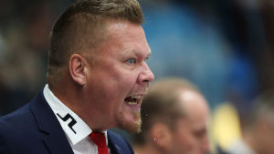 Jarno Pikkarainen har gör sin tredje säsong i IFK. Jarno Pikkarainen, HIFK:s huvudtränare