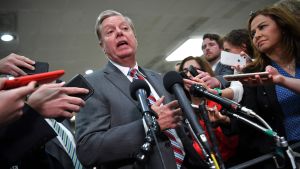 En arkivbild på Lindsey Graham från den 21 maj. Också på måndagen gav han många intervjuer. En arkivbild på Lindsey Graham från den 21 maj. Också på måndagen gav han många intervjuer.