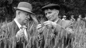 Dokumentti kertoo kahden hyvin erilaisen ihmiskohtalon 1920-luvun Neuvostoliitossa. 