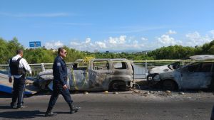Sönderskjuten och bränd bil efter striderna i Culiacán 18.10.2019 Sönderskjuten och bränd bil efter strider i Culiacán, Sinaloa i Mexiko 18.10.2019