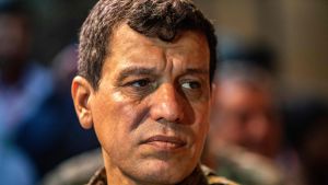 General Mazloum Abdi deltog i ett möte tillsammans med andra syriska och amerikanska officerare i staden Hasakah den 24 augusti, innan president Trump beslöt att dra bort de amerikanska soldaterna från norra Syrien. General Mazloum Abdi deltog i ett möte tillsammans med andra syriska och amerikanska officerare i staden Hasakah den 24 augusti, innan president Trump beslöt att dra bort de amerikanska soldaterna från norra Syrien.