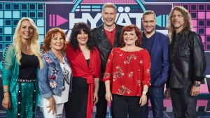 Virpi Kätkä, Vicky Rosti ja Hanna Pakarinen sekä Nina Tapio, Jarkko Valtee ja Jone Nikula Hyvät katsojat -studiossa. Marco Bjurström tuomaroi. Virpi Kätkä, Vicky Rosti, Hanna Pakarinen, Marco Bjurström, Nina Tapio, Jarkko Valtee ja Jone Nikula Hyvät katsojat -ohjelman studiossa.