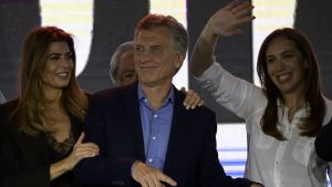 Macri erkände sig besegrad och höll ett tacktal till sina anhängare på söndag kväll. Macri erkände sig besegrad och höll ett tacktal till sina anhängare på söndag kväll.