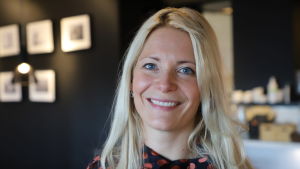 Efter att Lindex gick in på den danska marknaden har Lindex verksamhet i 18 länder, säger Lindex vd Susanne Ehnbåge. En leende kvinna med ljust hår.