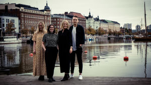 Freja Lindeman, Anna Öhman, Veronica Aspelin och Tobias Jansson gör Hissapodden. Freja Lindeman, Anna Öhman, Veronica Aspelin och Tobias Jansson gör Hissapodden.