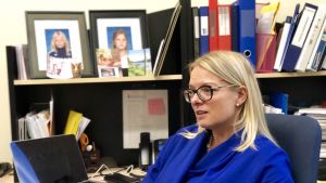 Eldsjäl. Anu Muhonen är biträdande professor och allt-i-allo vid utbildningsenheten Finnish Studies i Toronto. Biträdande professor Anu Muhonen i Toronto.