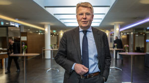 EK:s vd Jyri Häkämies efterlyser måttliga lönehöjningar och sysselsättande åtgärder. Jyri Häkämies