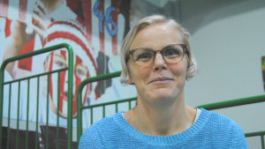 Pamela Degerman följer flitigt med vad som händer inom handboll. Porträttbild på Pamela Degerman.