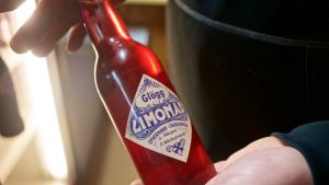Glögglemonaden är ytterligare en tokig idé som funkade. En flaska med glögglemonad.