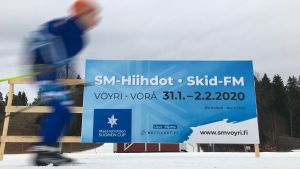 I början av 2020 ordnades Skid-FM i Vörå. Vöyrin hiihtokeskuksessa nuori hiihtäjä.