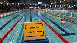 Simhallen i Vasa har också haft fler besökare än normalt den här vintern. Kyltti Vaasan uimahallissa