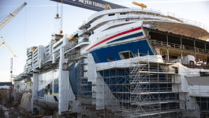 Meyer Turku samarbetsförhandlar som bäst. Bilden är från 2019. Arbetet med Costa Smeralda fortsätter på Åbovarvet.