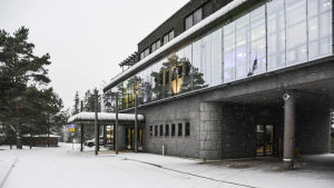 Livals före detta kompetenscenter är nu den nya Sockengården. Huvudingången till en del av Sibbo kommungård utifrån i Livals gamla lokaliteter