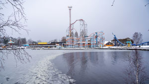 Än råder vintersäsong på Särkänniemi i Tammerfors, men till sommaren hoppas nöjesfältet kunna slå upp portarna. Jäälauttoja Näsijärvellä.